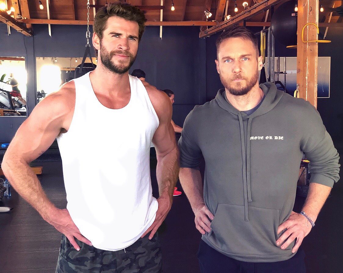 Liam Hemsworth and Jason Walsh pose in the gym for a selfie